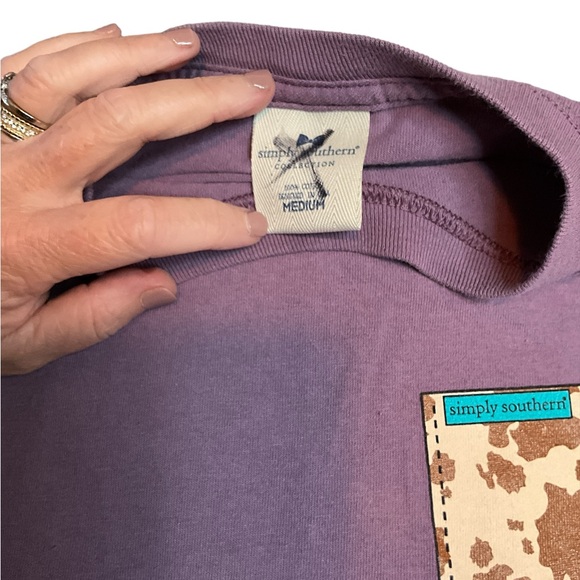 Simply Southern “Mom Life” t-shirt, size M - Picture 4 of 4